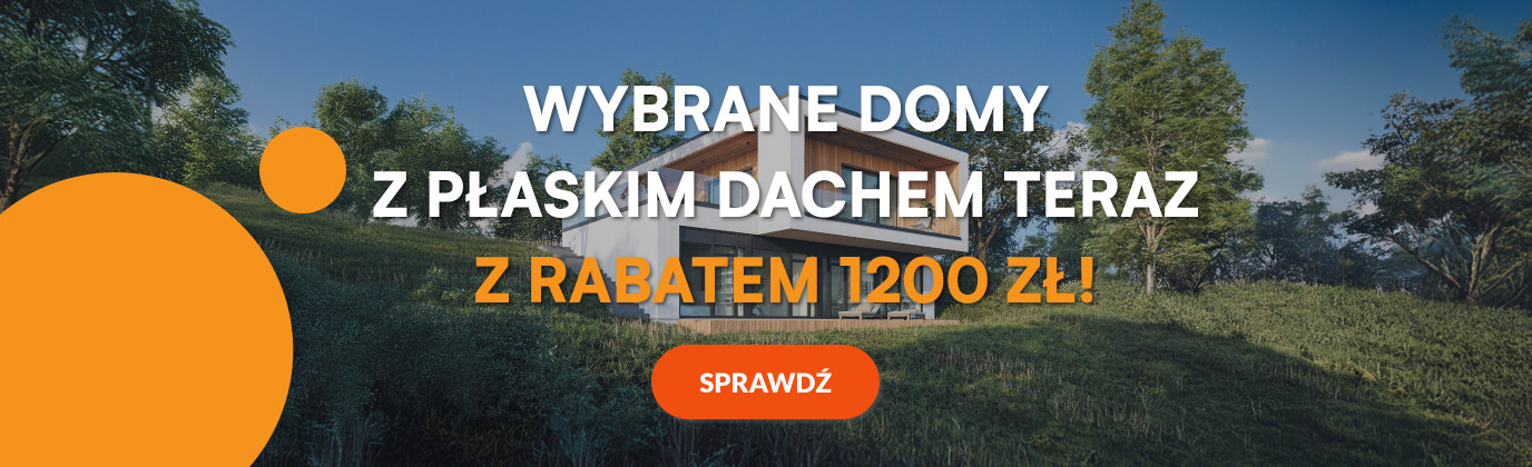 Nowoczesny dom z płaskim dachem, stojący na zielonym, trawiastym wzgórzu w otoczeniu drzew. Po lewej stronie znajduje się duży p