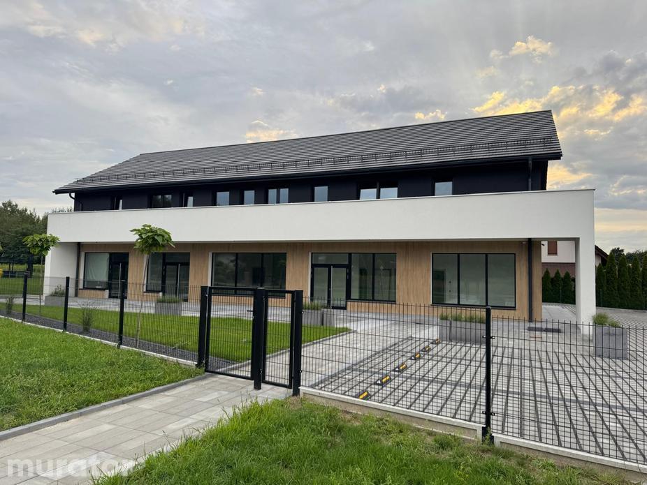 Budynek usługowy z częścią mieszkalną UC69a