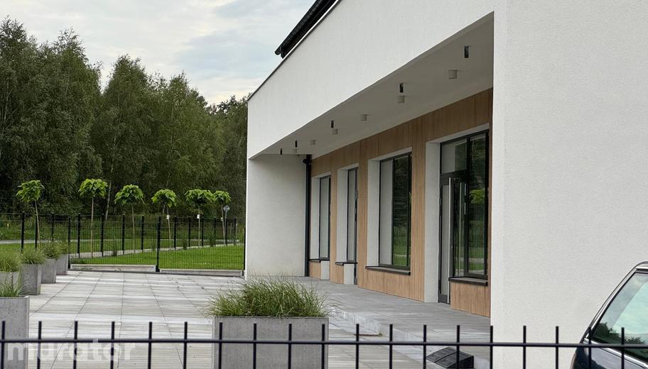 Budynek usługowy z częścią mieszkalną UC69a